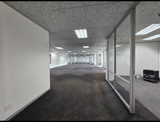 7,671M² WAREHOUSE TO LET IN LONGMEADOW